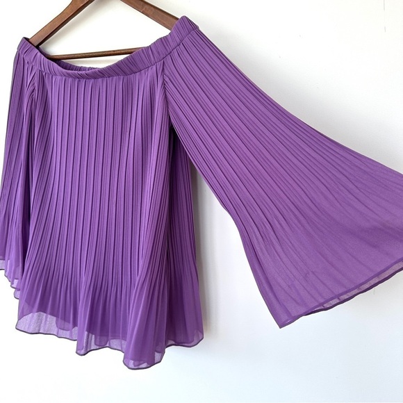 Massimo Dutti off-shoulder top with  3/4 length bell sleeves, pleated, loose fit - Picture 3 of 11